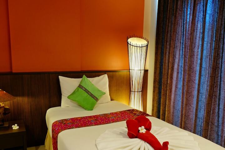 Room 25 of 128