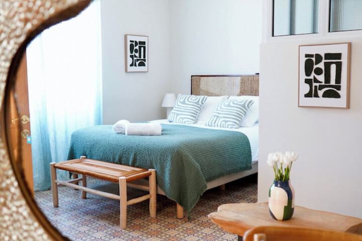 Room 10 of 28