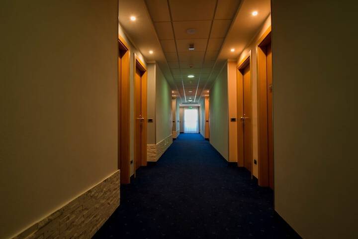 Room 14 of 68