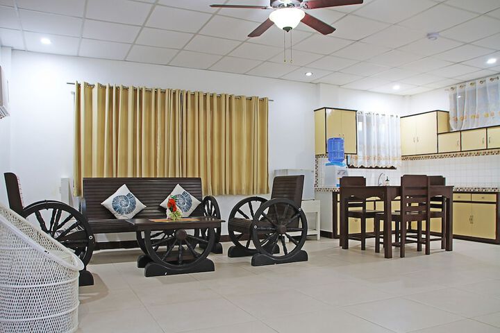 Room 11 of 32