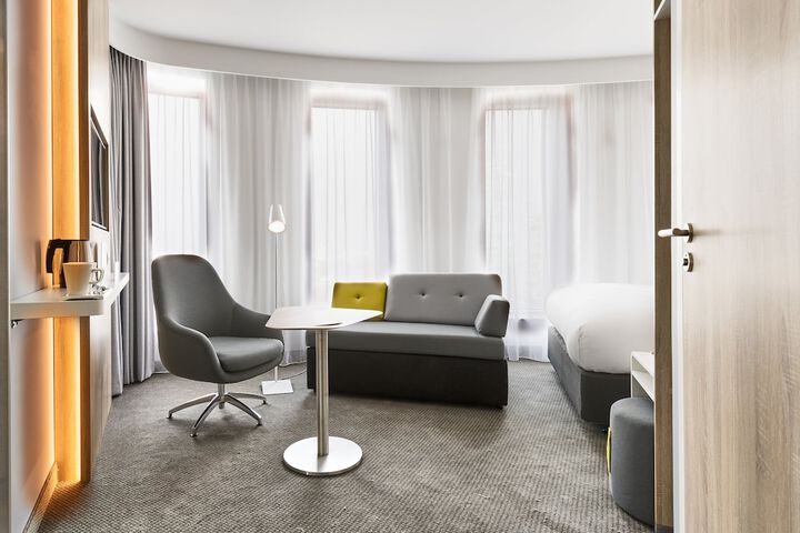 Room 26 of 77