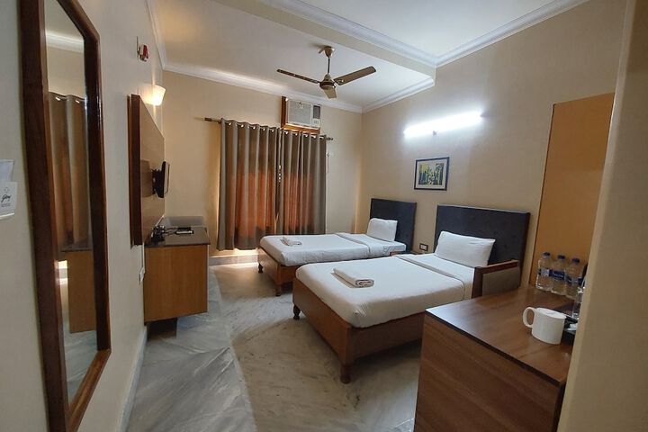 Room 3 of 23