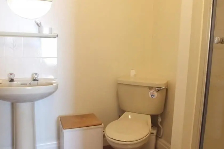 Room 7 of 11