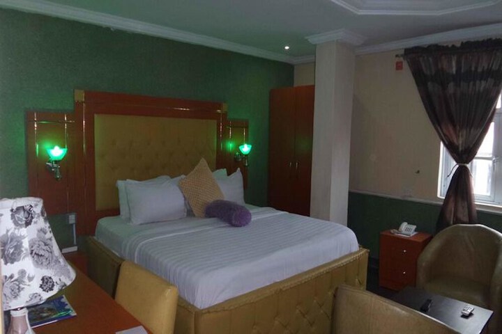 Room 3 of 21
