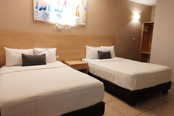 Room 4 of 44