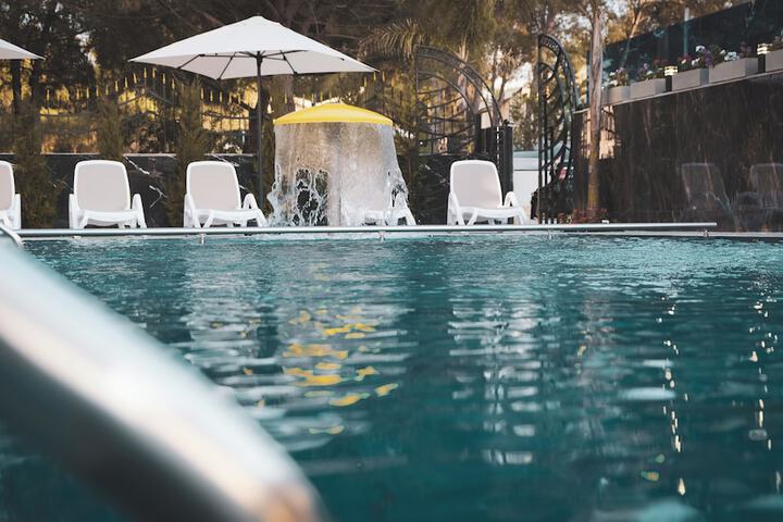 Pool 10 of 17