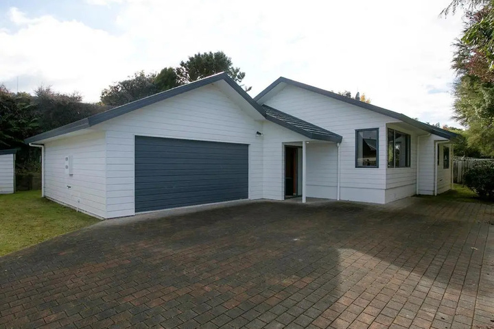 Laid Back on Lakewood Taupo Holiday Home
