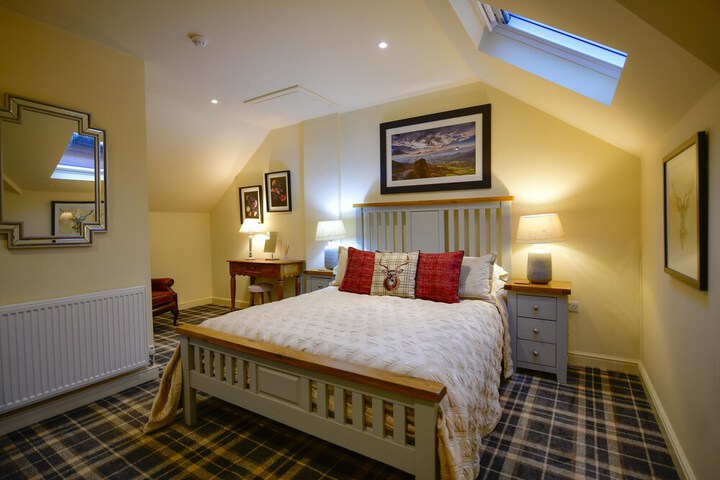 The Moon Inn at Stoney Middleton Image 12