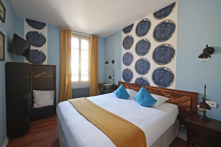 Room 32 of 61