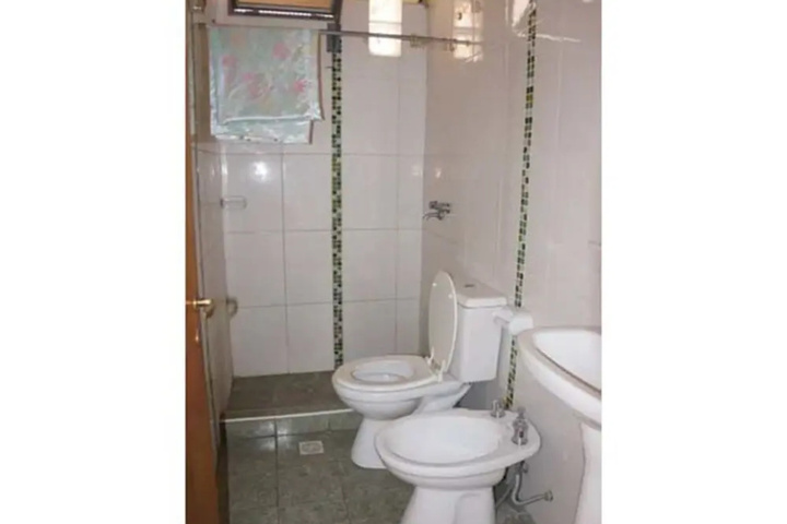 Room 8 of 16