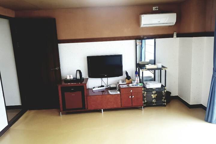 Room 6 of 68