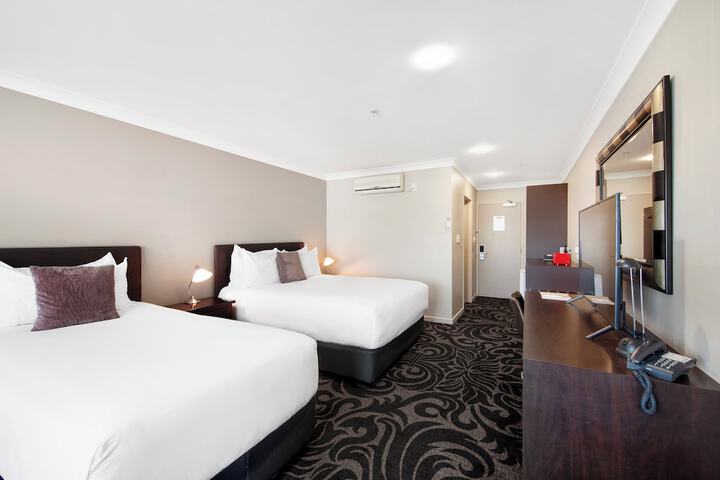Room 26 of 86