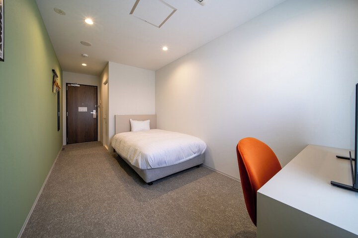 Room 13 of 35