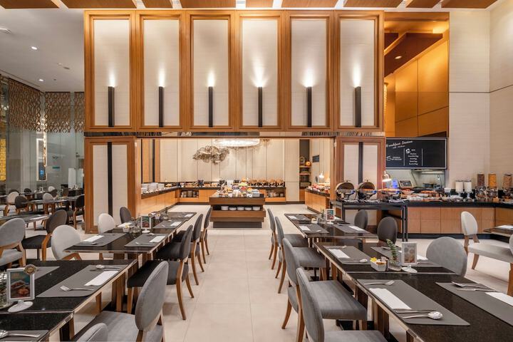 Dining 60 of 83