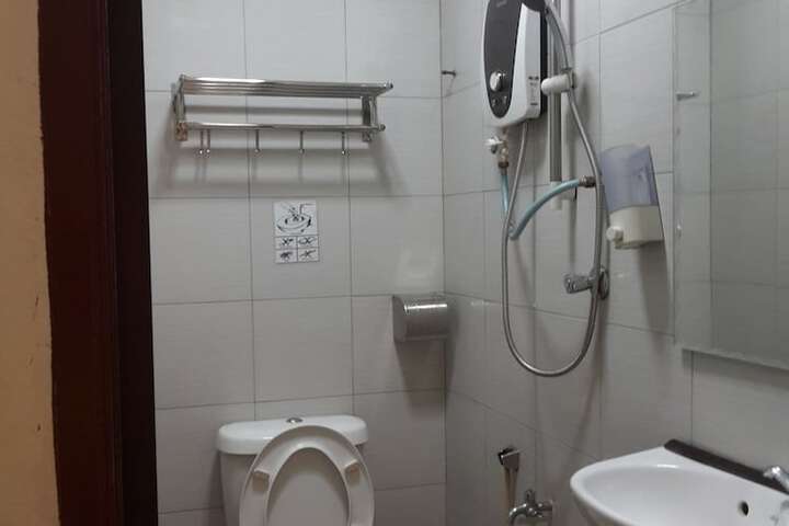 Room 8 of 9