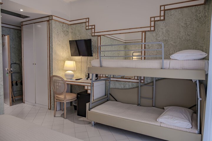 Room 7 of 17