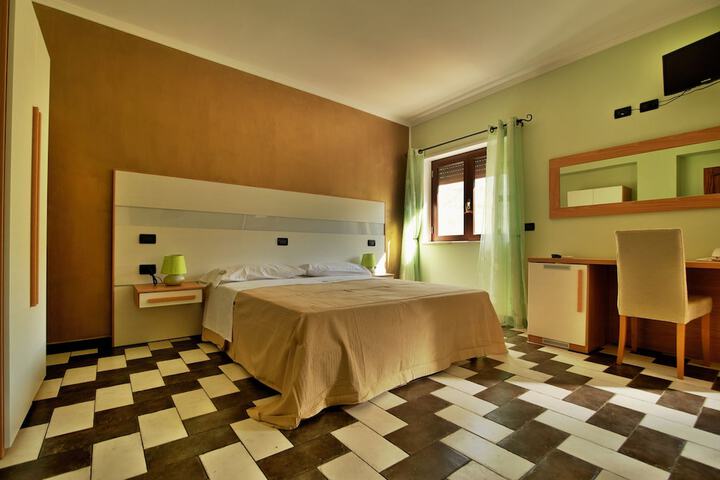 Room 15 of 18
