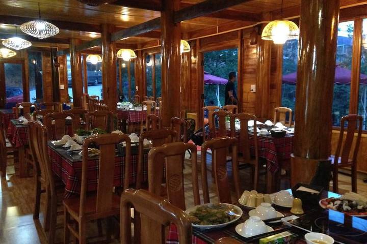 Dining 19 of 43