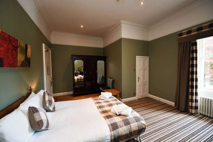 Room 6 of 37