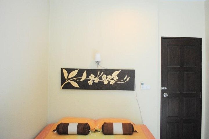 LAMOON HOUSE