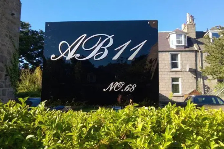 AB11 TOWN HOUSE HOTEL