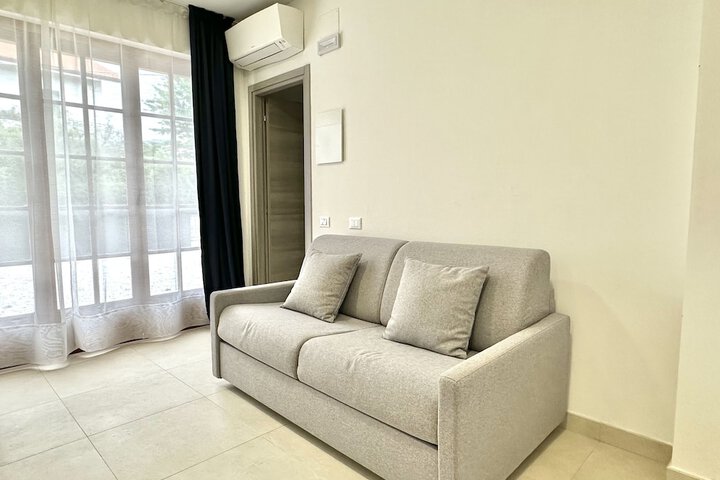 Room 10 of 74
