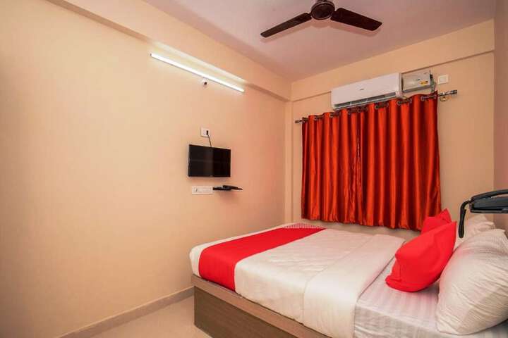 Room 5 of 9