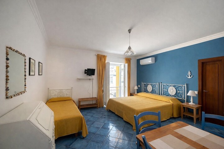 Room 2 of 5