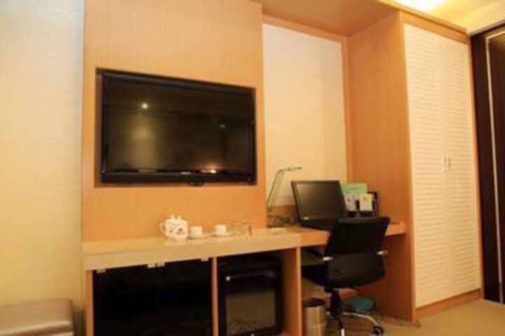 Room 10 of 11