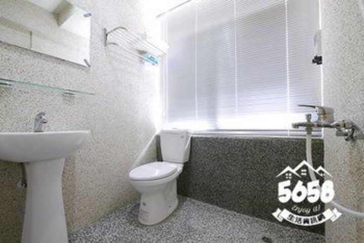 Room 2 of 118