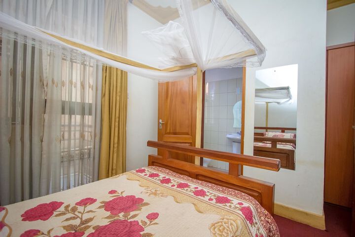 Room 15 of 34