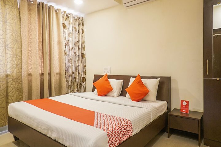 Room 10 of 18