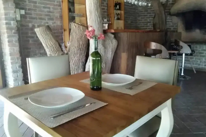 Dining 17 of 24
