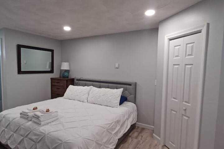 Room 28 of 77