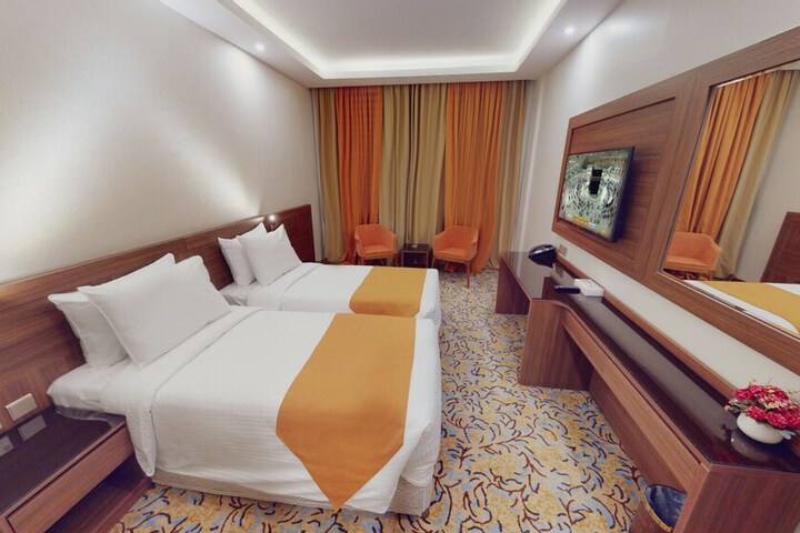 Room 9 of 25