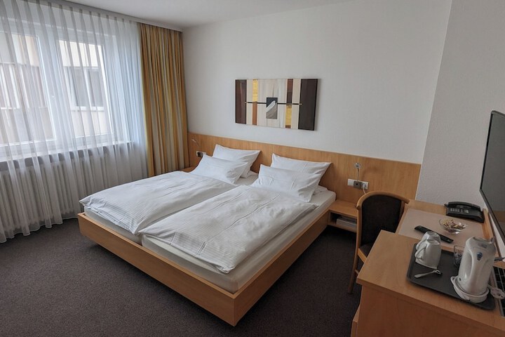 Room 13 of 34