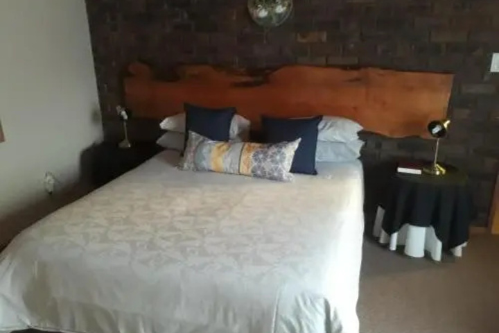 Room 5 of 13
