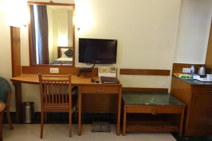 Room 3 of 16