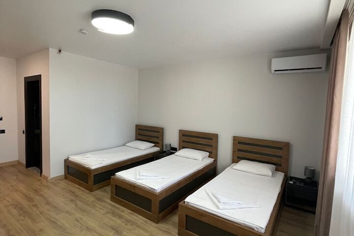 Room 7 of 11