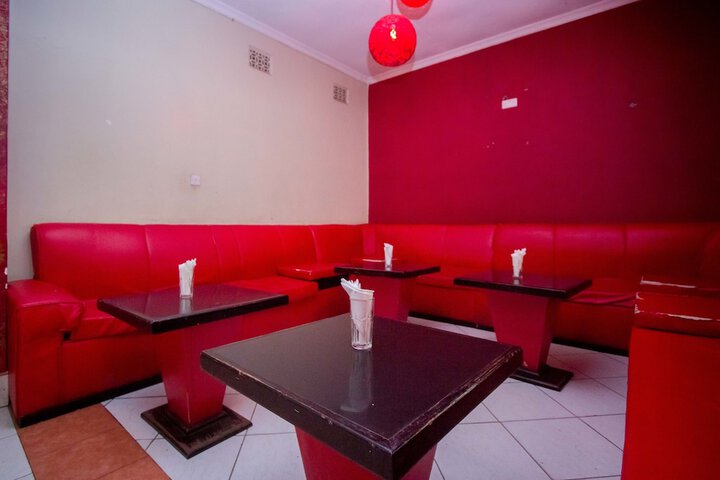Lounge 72 of 89