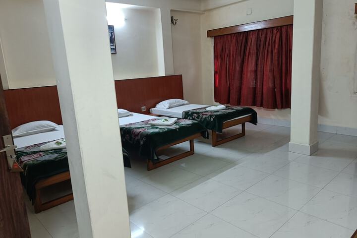 Room 13 of 37