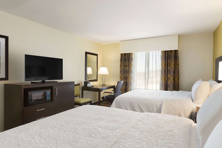 2 Queen Beds Hearing Accessible (1 of 6)