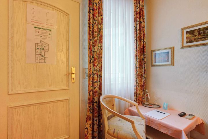 Room 31 of 64