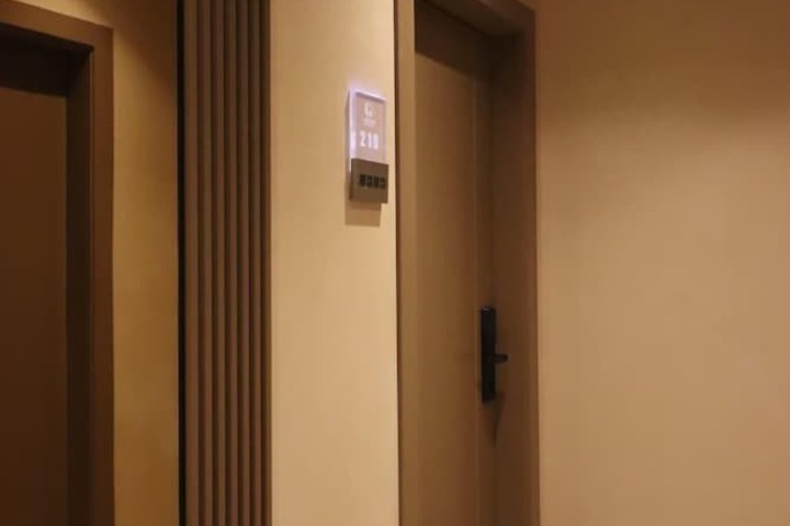 Room 34 of 112