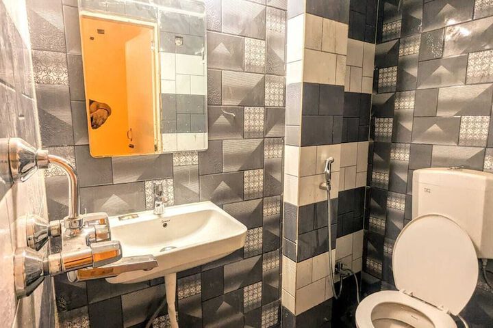 Room 12 of 12