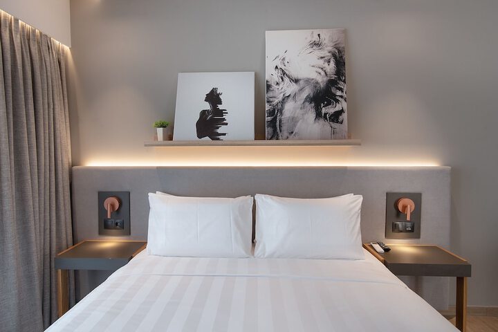 Room 28 of 106