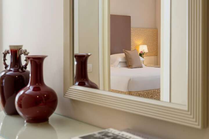 Room 10 of 48
