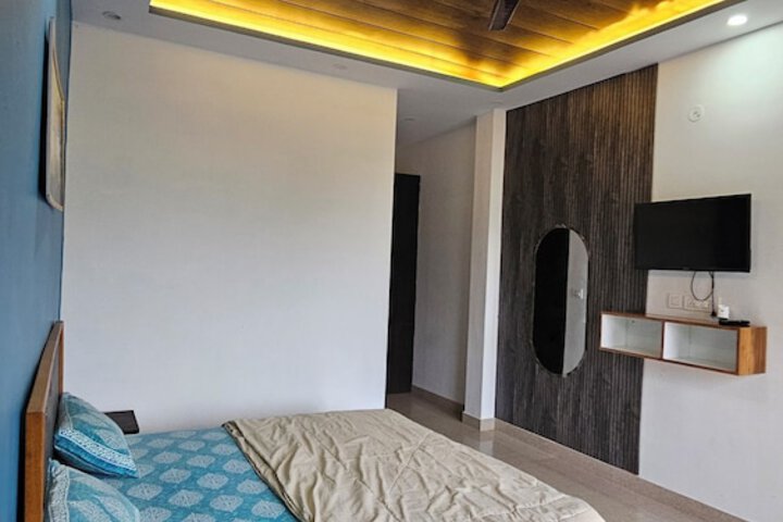 Room 9 of 40