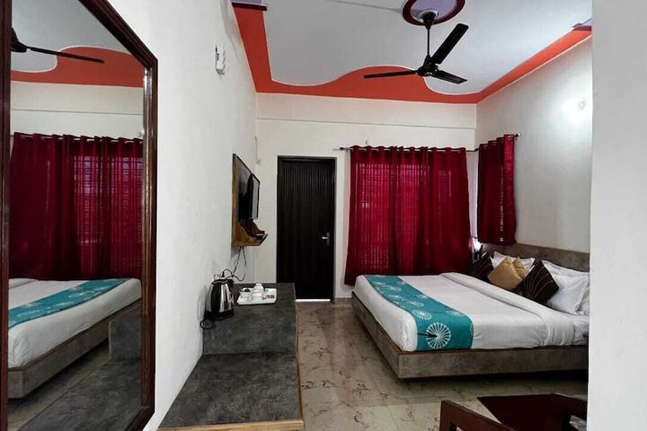 Room 3 of 8