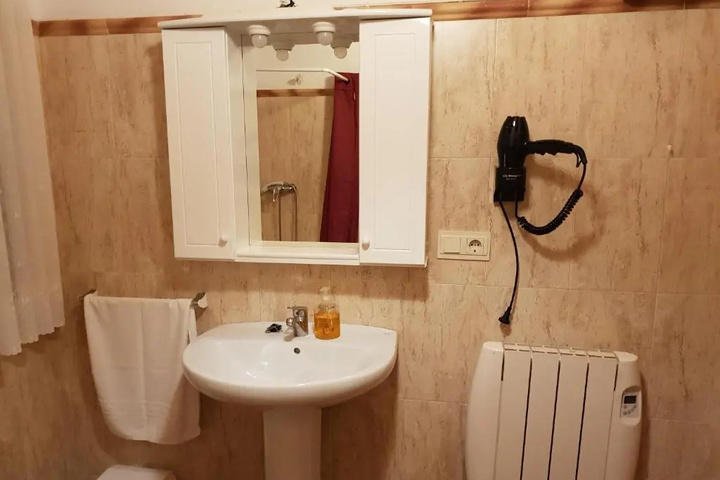 Room 5 of 12
